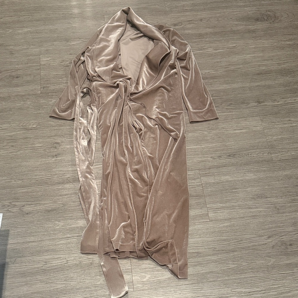 Natalie Velvet Robe NWOT - Picture 2 of 6